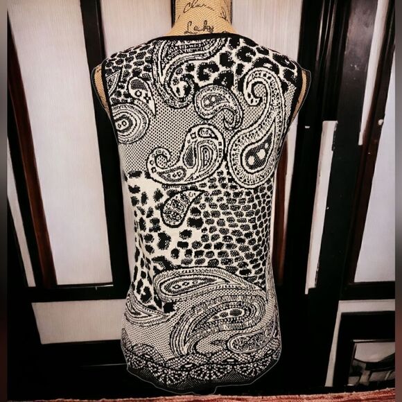 Preston & York Knit Black and White Paisley Top Size M - Picture 2 of 7